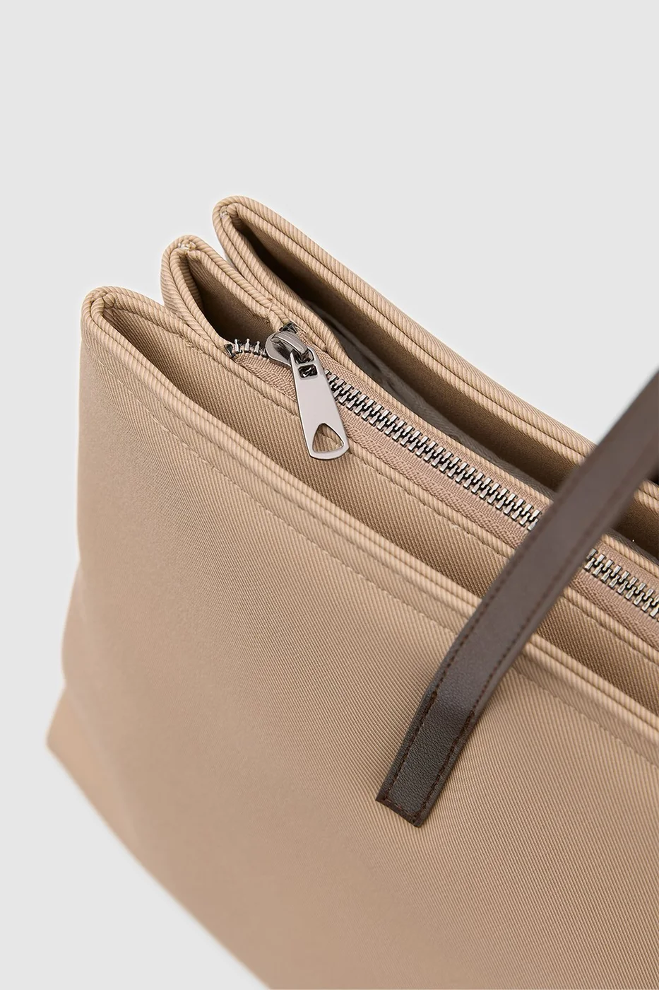 Technical Laptop Bag for 15-inch devices in creamy brown