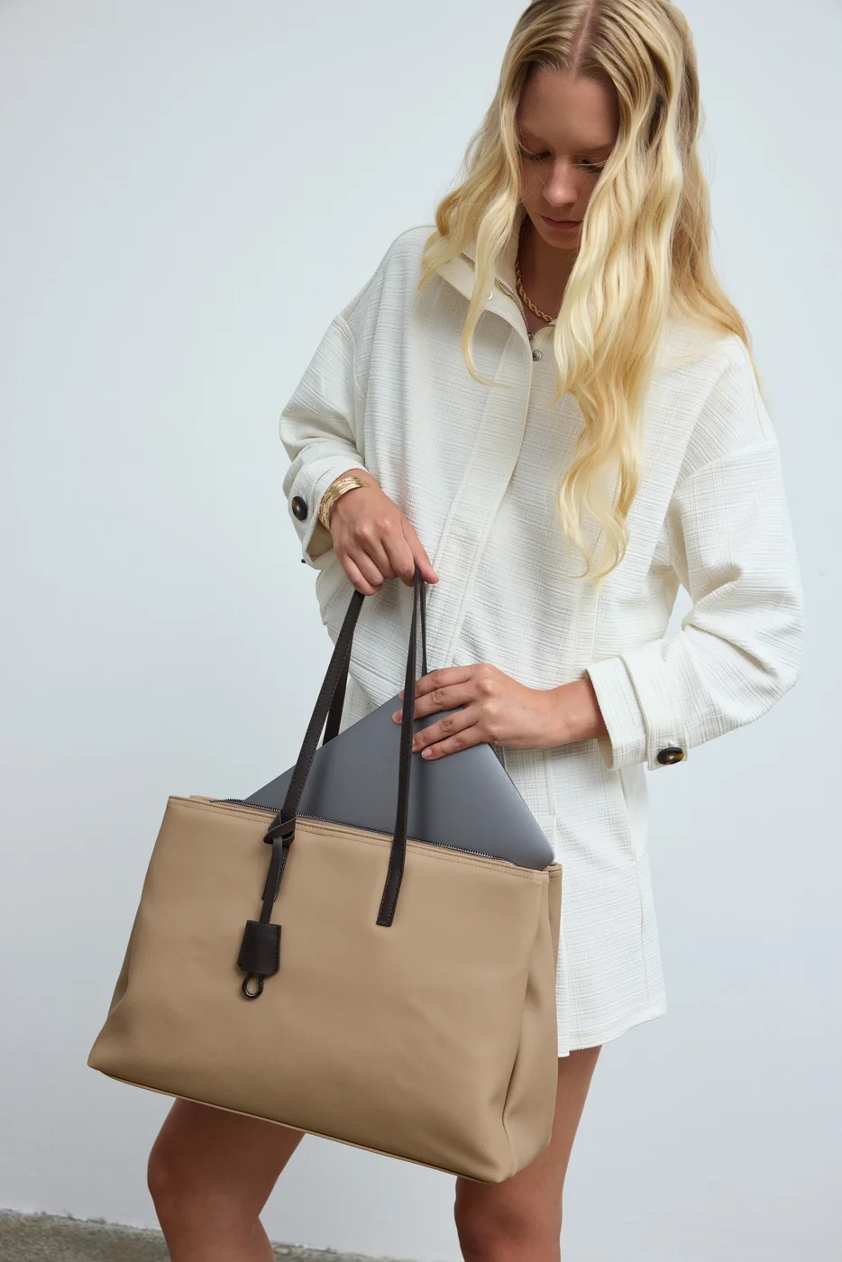 Technical Laptop Bag for 15-inch devices in creamy brown
