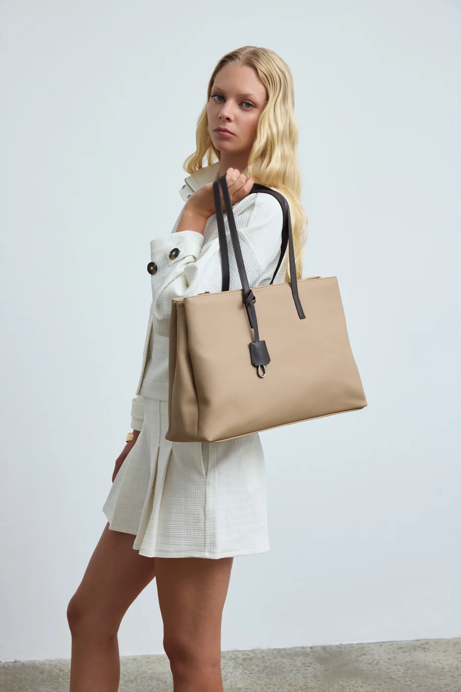 Technical Laptop Bag for 15-inch devices in creamy brown