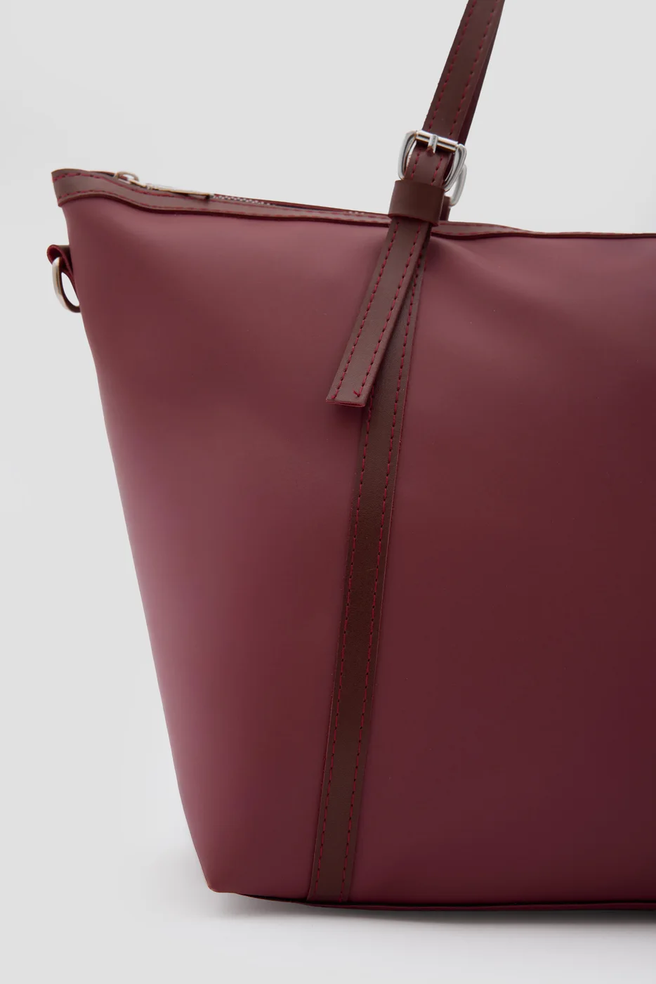 Faux leather shoulder bag Faux leather shoulder bag in burgundy