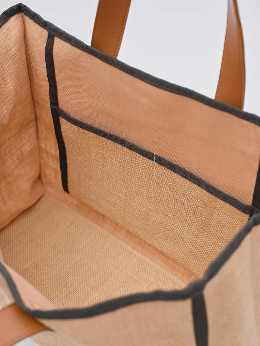 Canvas shoulder bag for stylish women in brown
