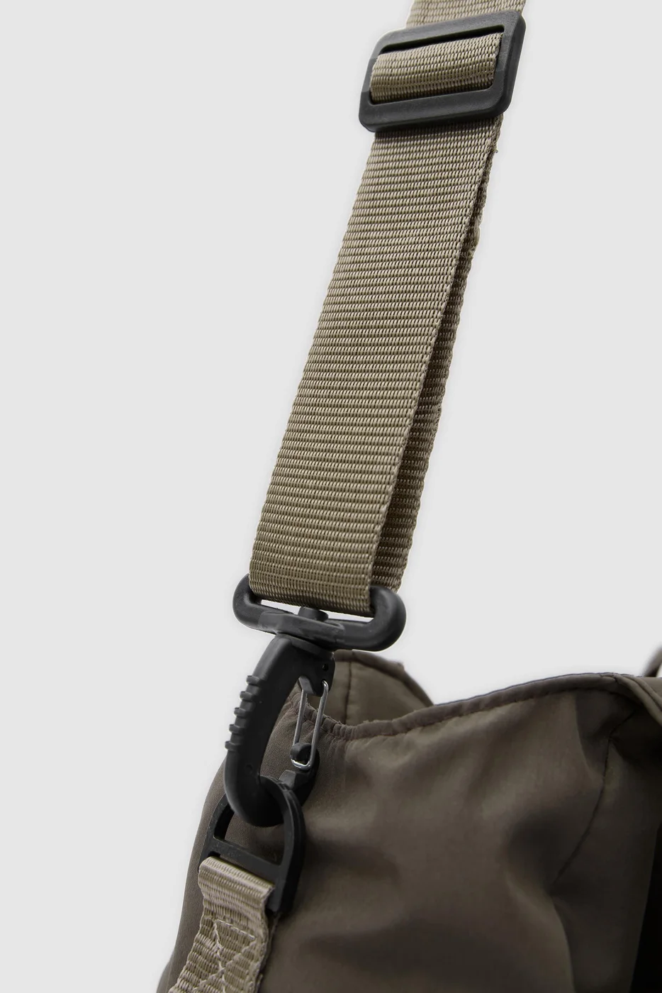 Technical Fabric Gym Bag in mocha