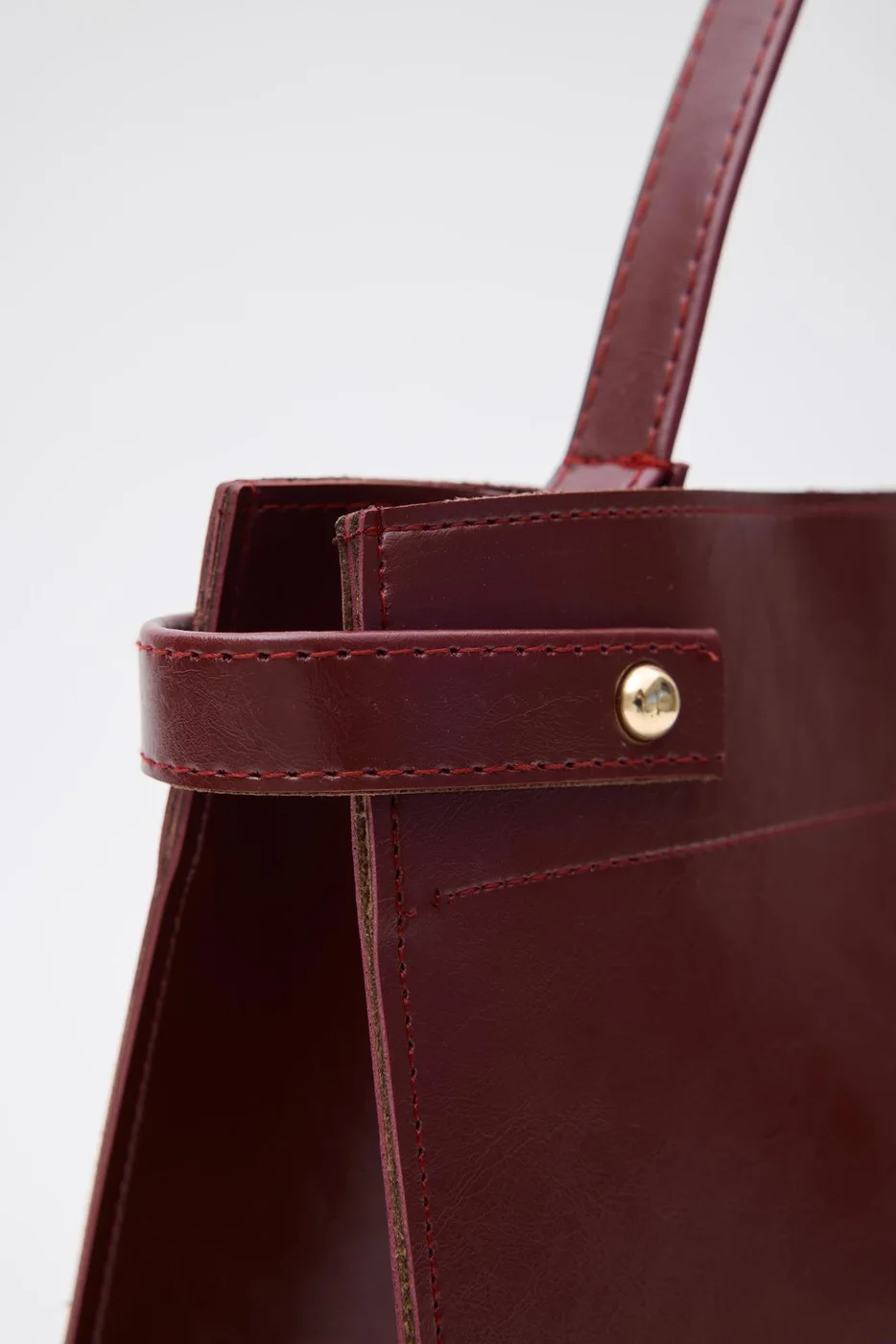 Faux leather crossbody bag for women in burgundy