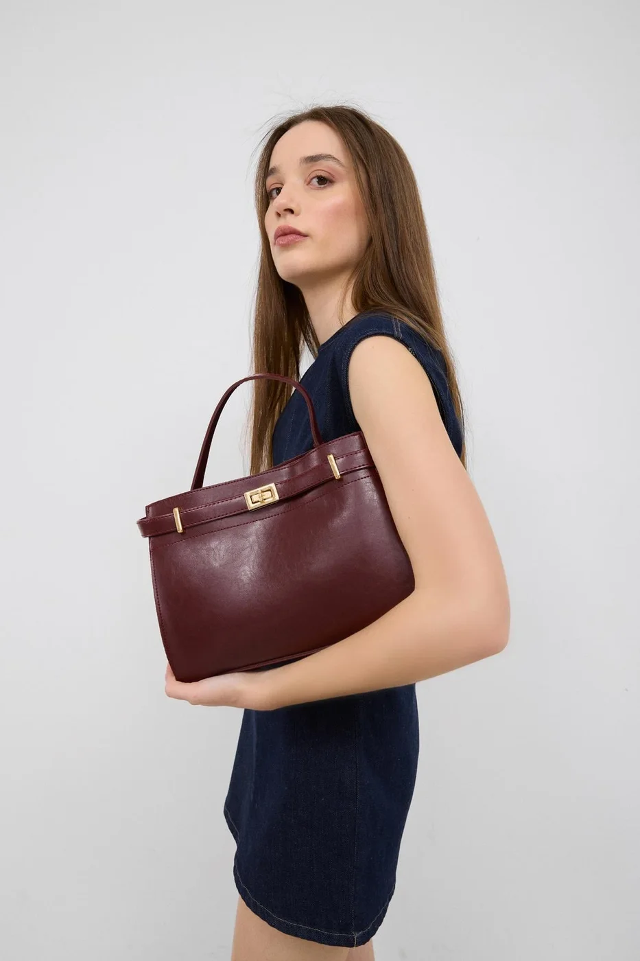 Faux leather crossbody bag for women in burgundy