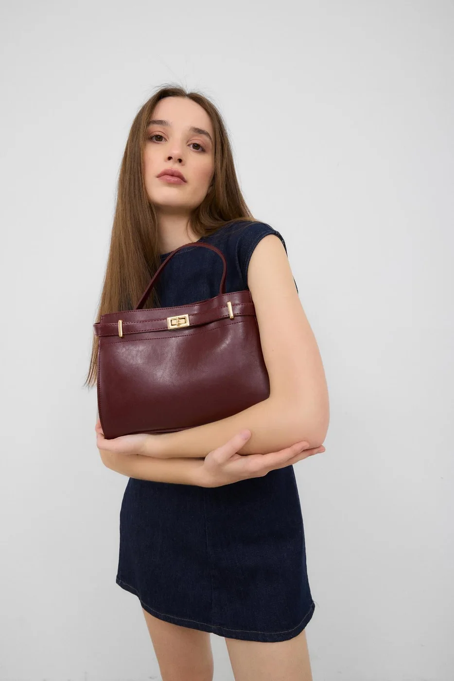 Faux leather crossbody bag for women in burgundy