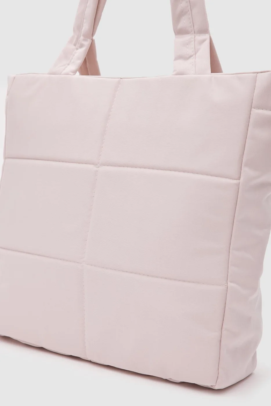 Shoulder bag for versatile everyday use Shoulder bag for versatile everyday use in cream