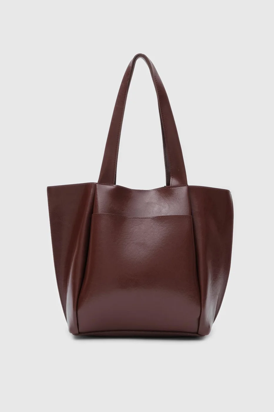 Faux leather shoulder bag in hazelnut