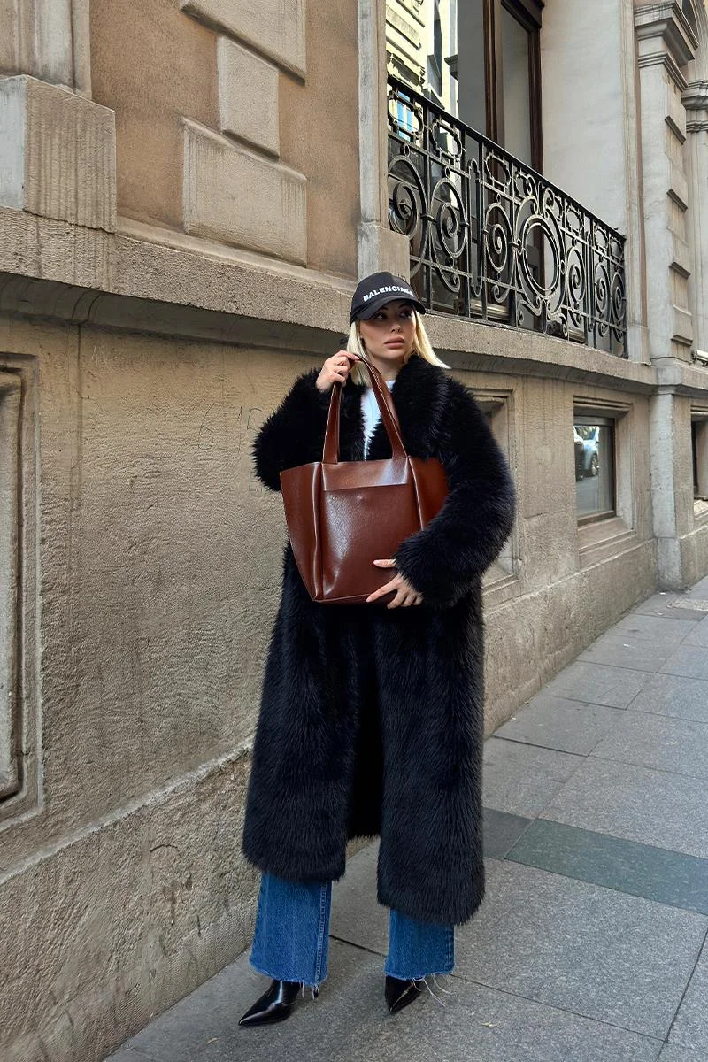 Faux leather shoulder bag in hazelnut
