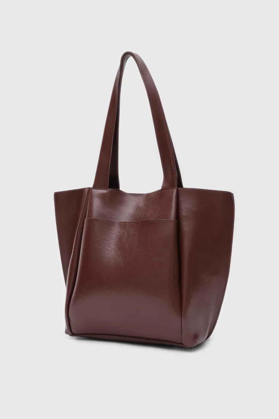 Faux leather shoulder bag in hazelnut