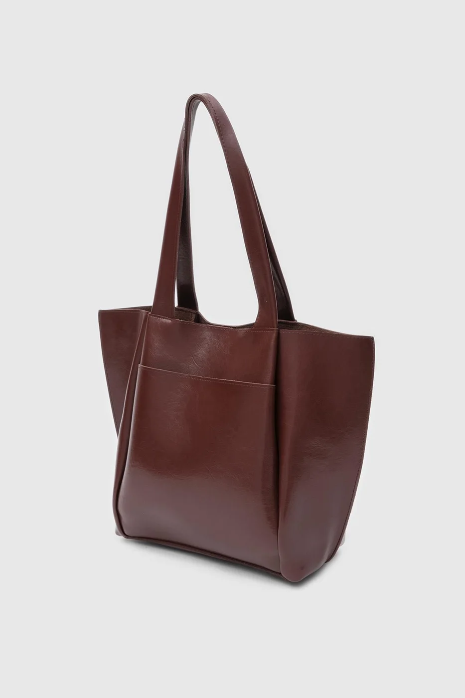 Faux leather shoulder bag in hazelnut