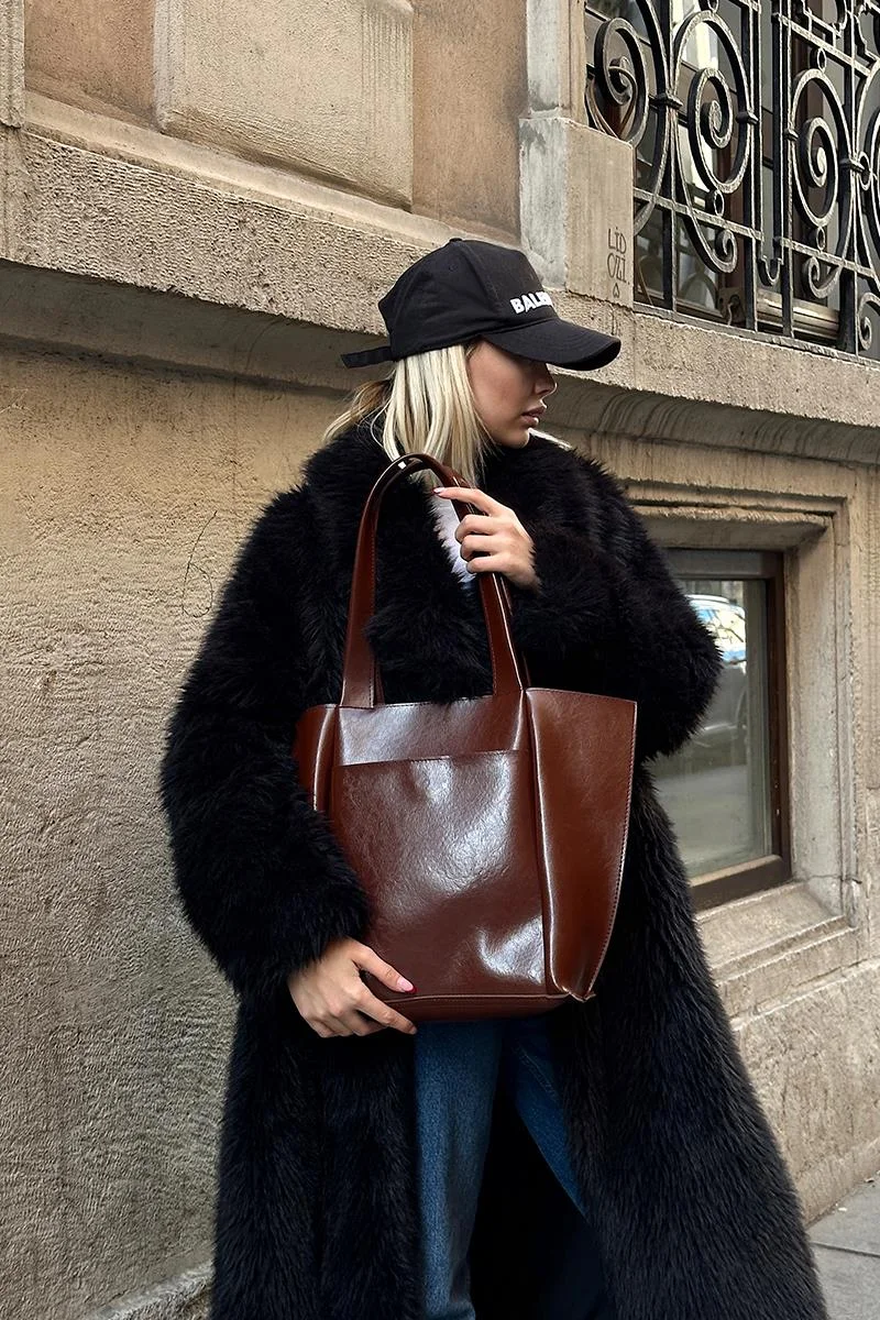 Faux leather shoulder bag in hazelnut
