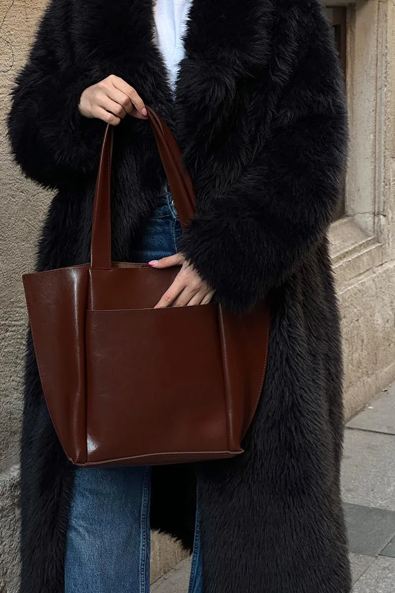 Faux leather shoulder bag in hazelnut