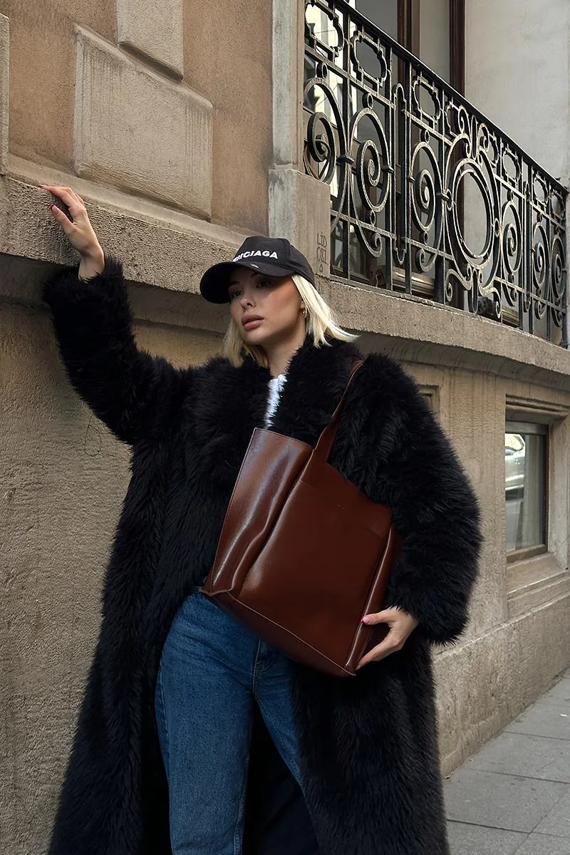Faux leather shoulder bag in hazelnut