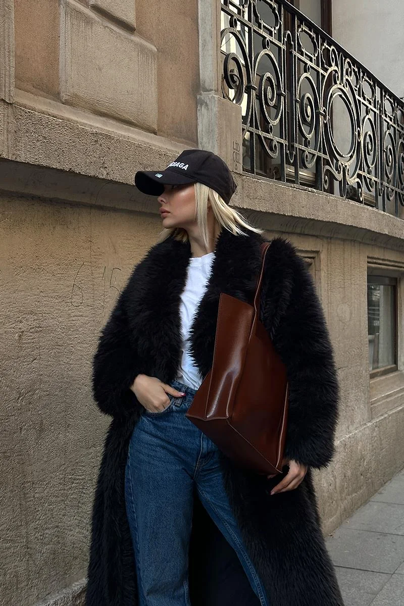 Faux leather shoulder bag in hazelnut