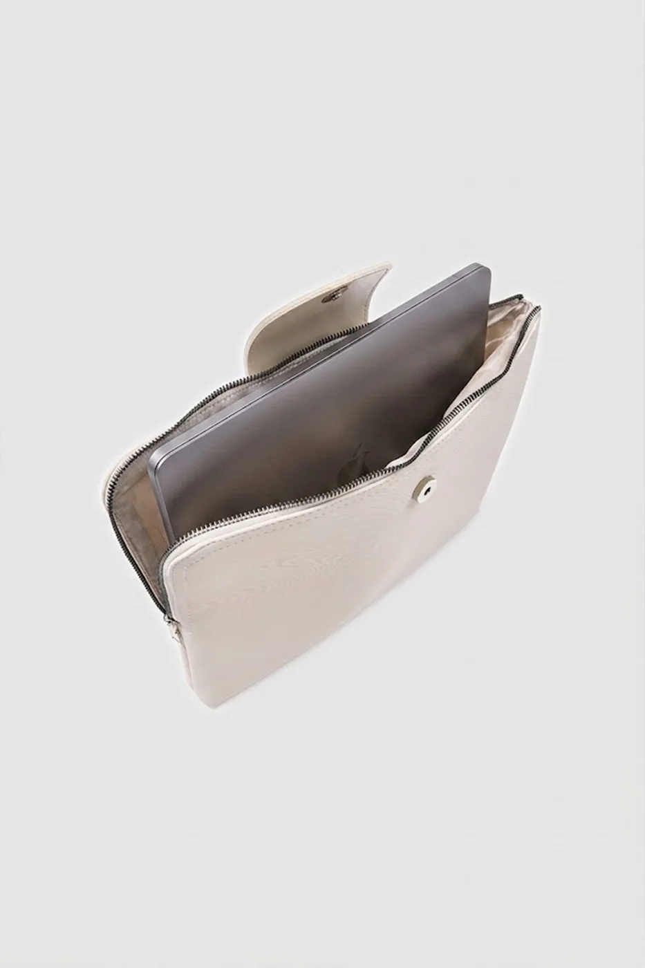 laptop bag for 13-inch devices in cream