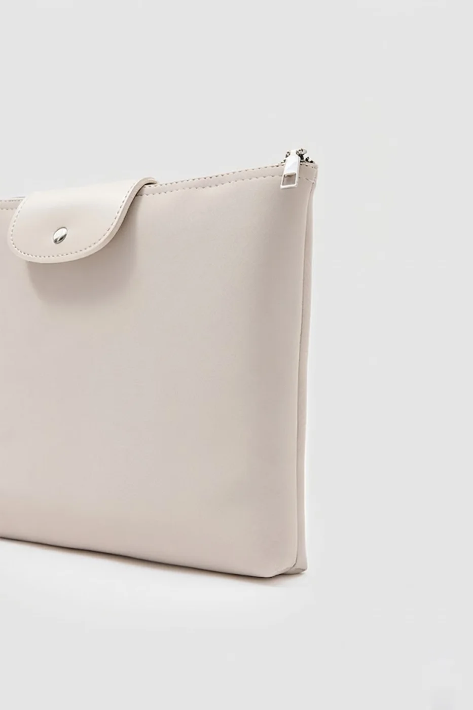 laptop bag for 13-inch devices in cream