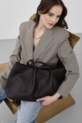 faux leather shoulder bag in dark brown