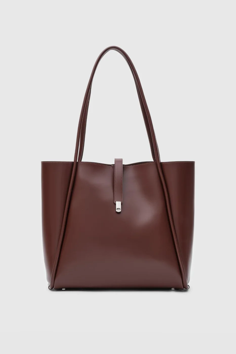 Faux leather shoulder bag by Chester Faux leather shoulder bag by Chester in hazelnut