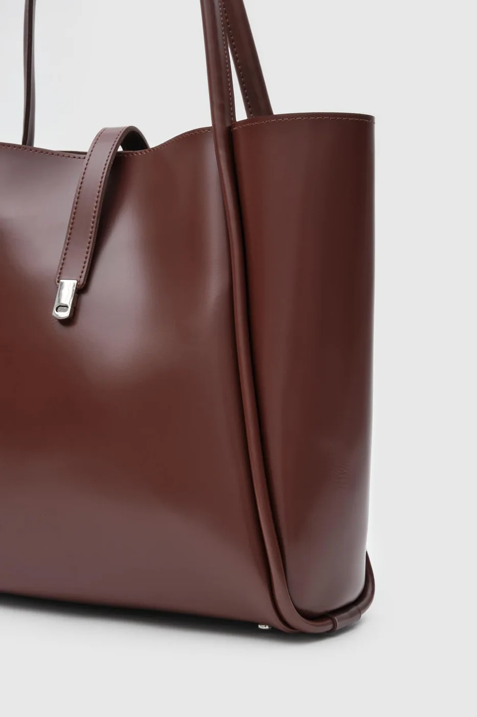 Faux leather shoulder bag by Chester Faux leather shoulder bag by Chester in hazelnut