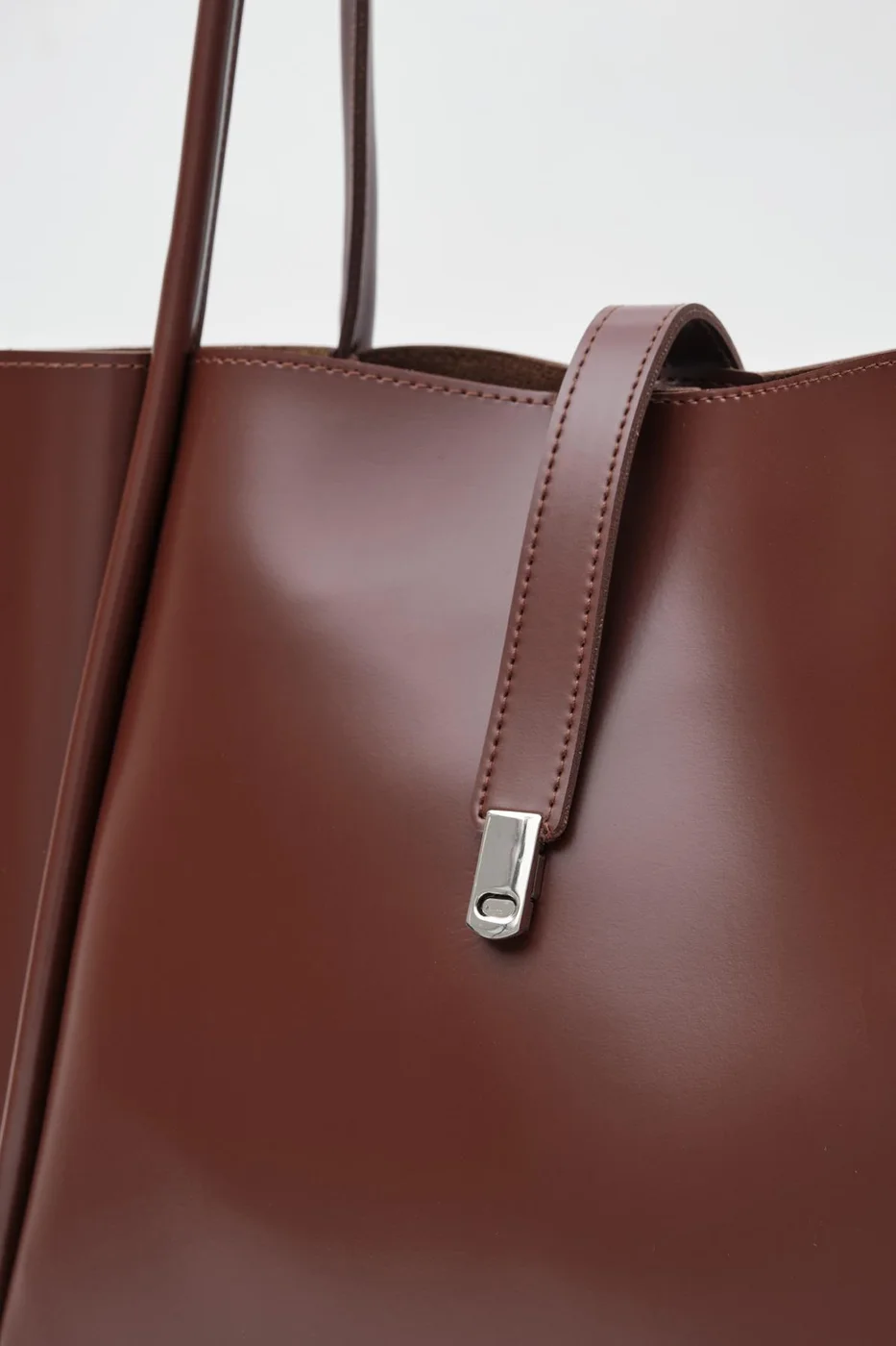 Faux leather shoulder bag by Chester Faux leather shoulder bag by Chester in hazelnut