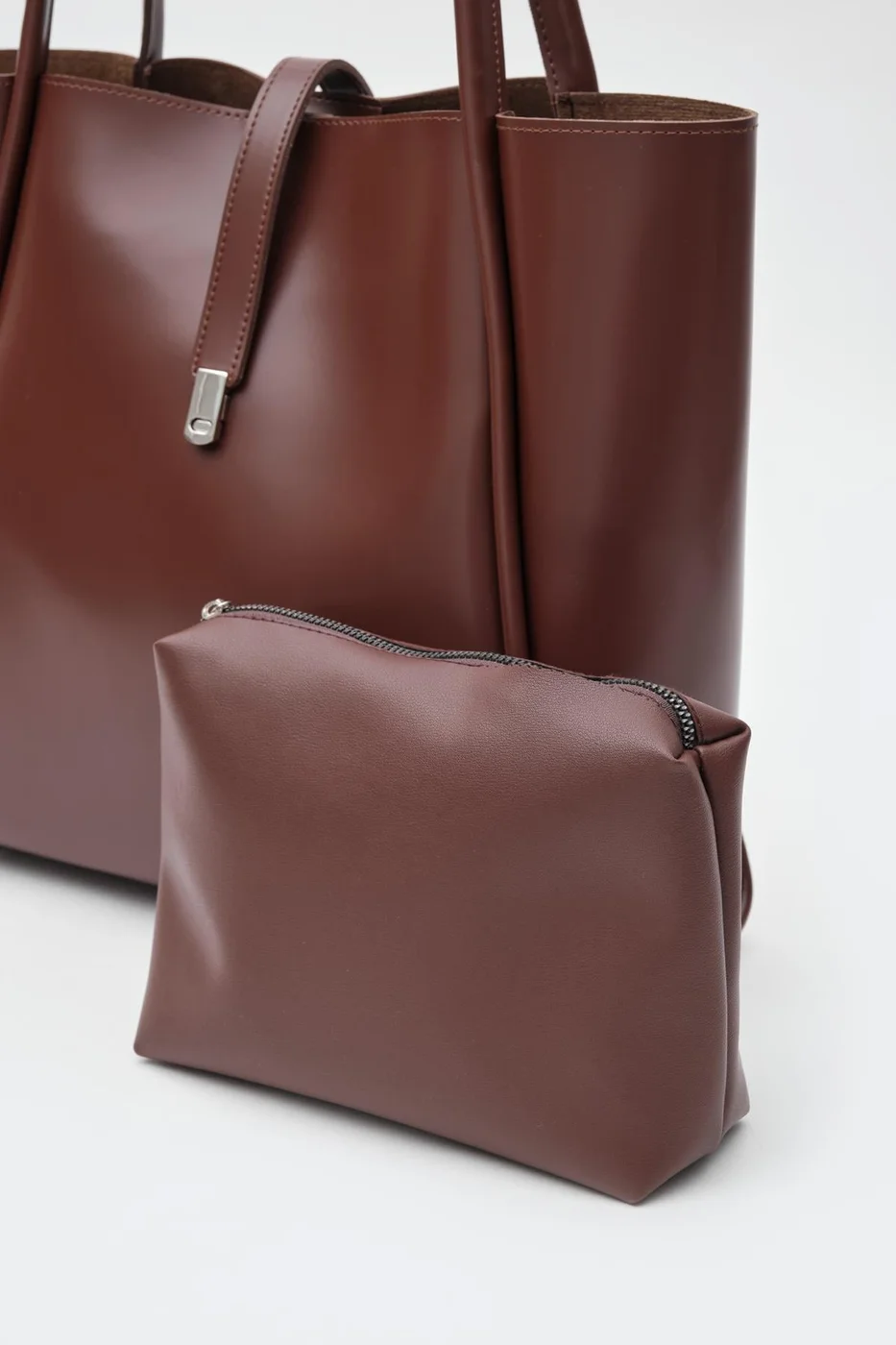 Faux leather shoulder bag by Chester Faux leather shoulder bag by Chester in hazelnut