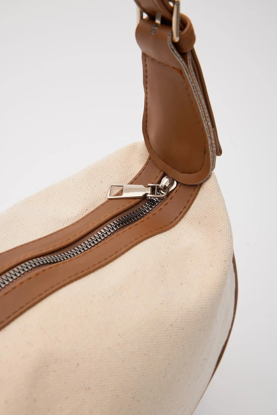 Canvas Shoulder Bag for Everyday Use in tan