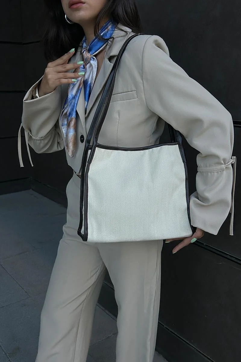 canvas shoulder bag for everyday use in brown