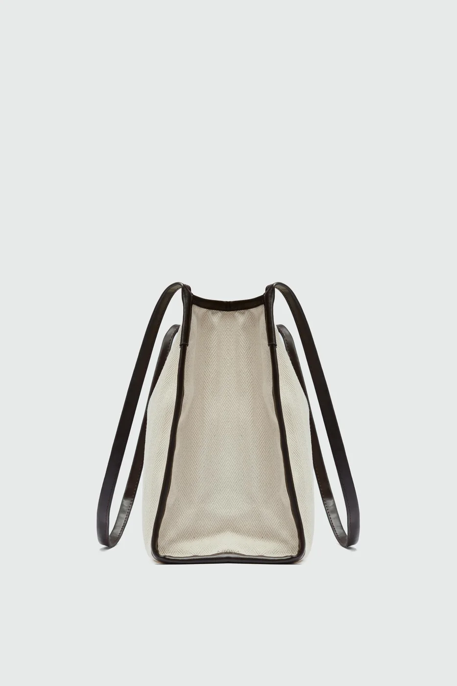canvas shoulder bag for everyday use in brown