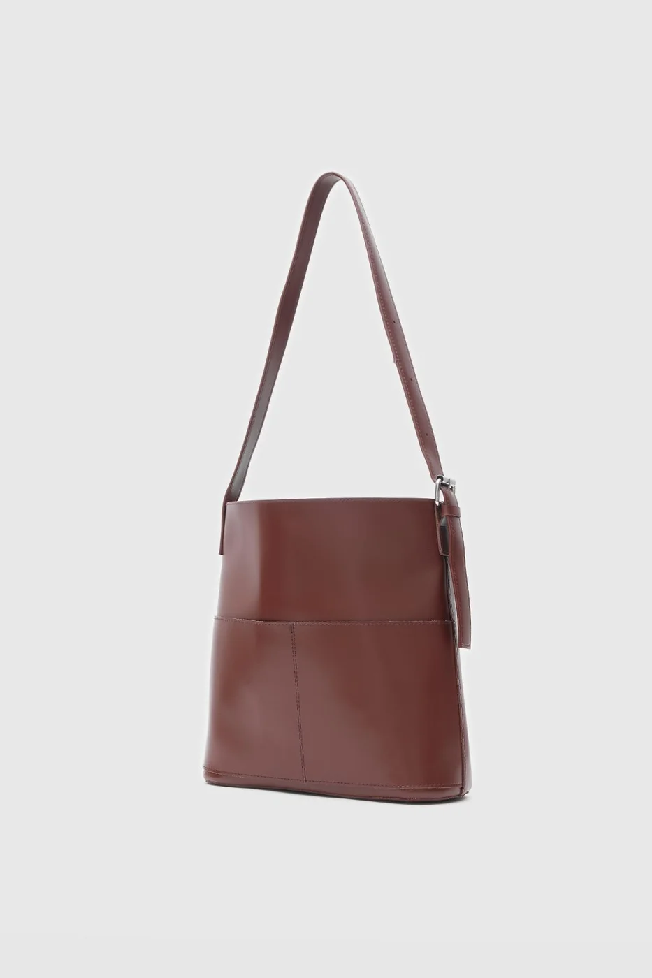 Faux leather shoulder bag in hazelnut