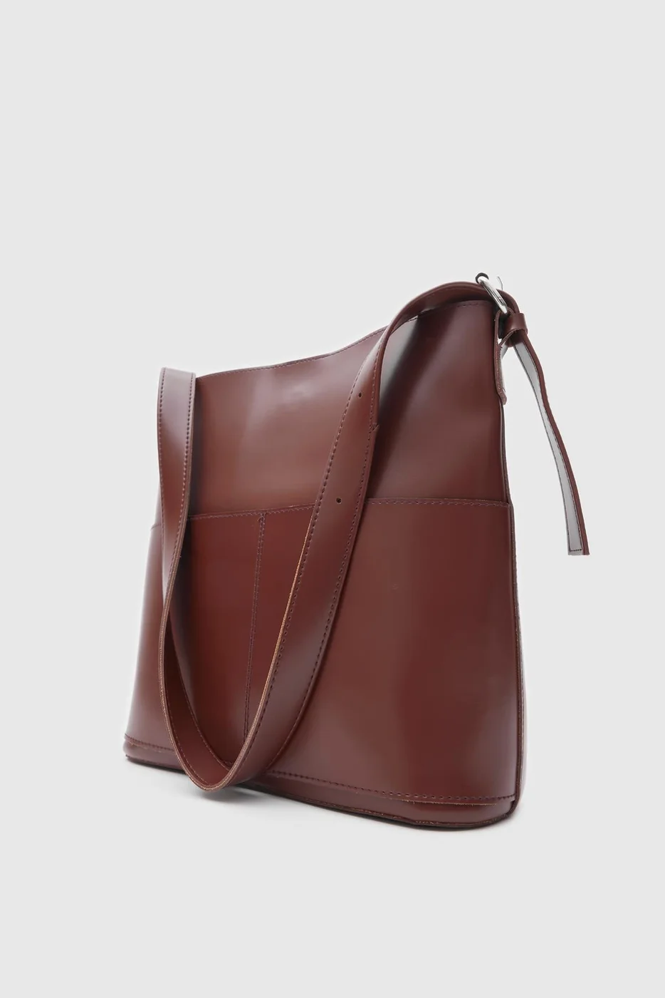 Faux leather shoulder bag in hazelnut