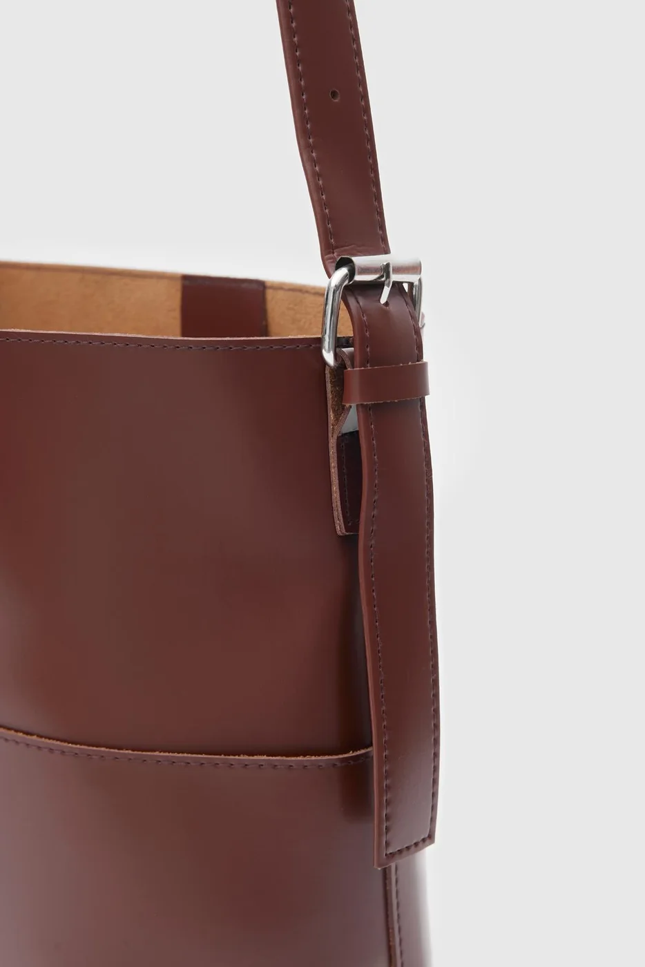 Faux leather shoulder bag in hazelnut