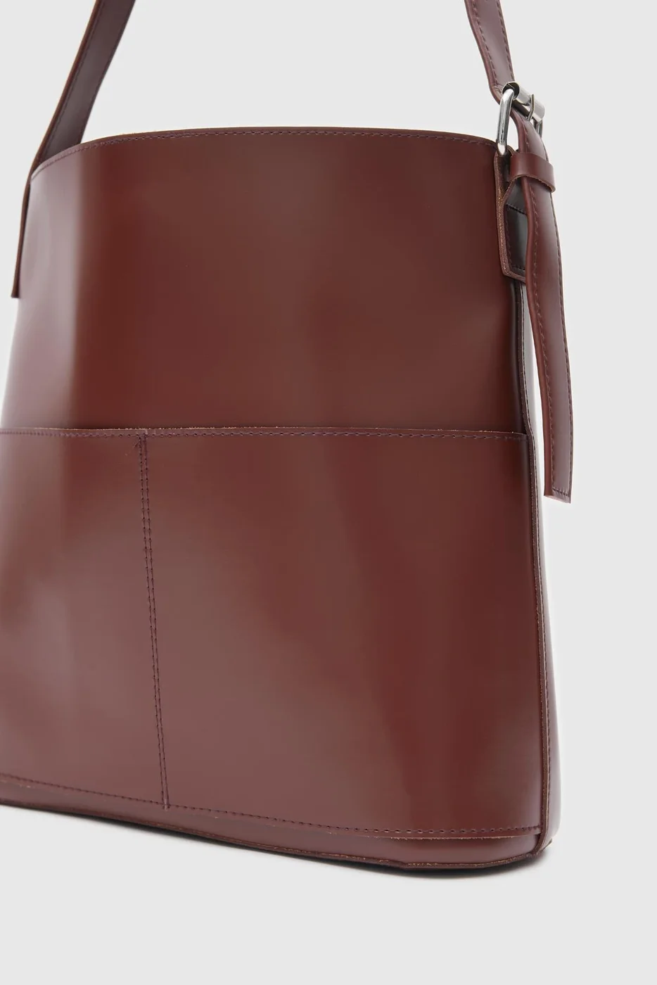 Faux leather shoulder bag in hazelnut