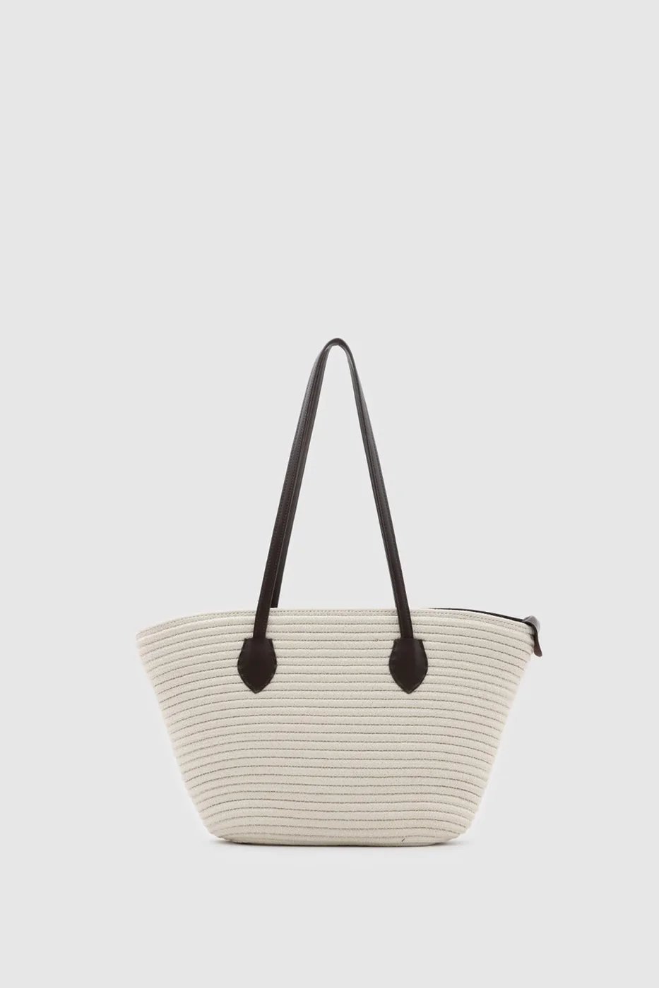 straw shoulder bag in brown