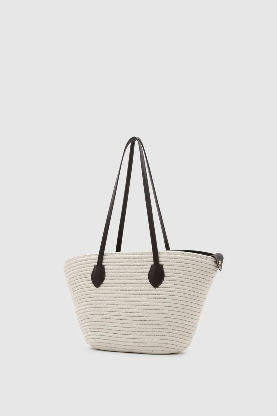 straw shoulder bag in brown