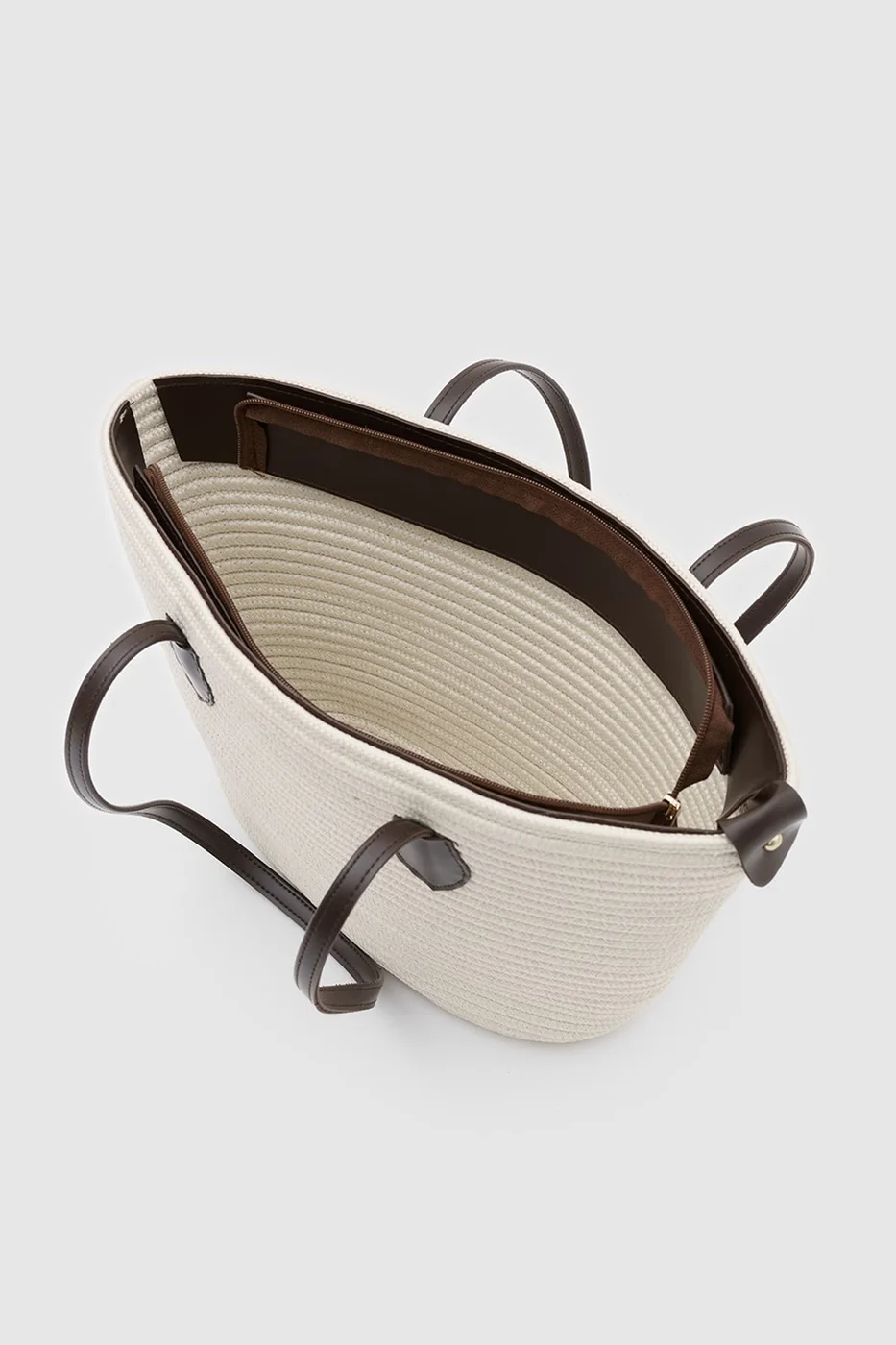 straw shoulder bag in brown