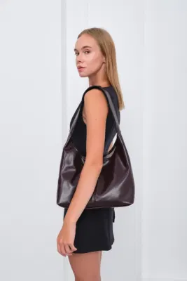 faux leather shoulder bag in plum