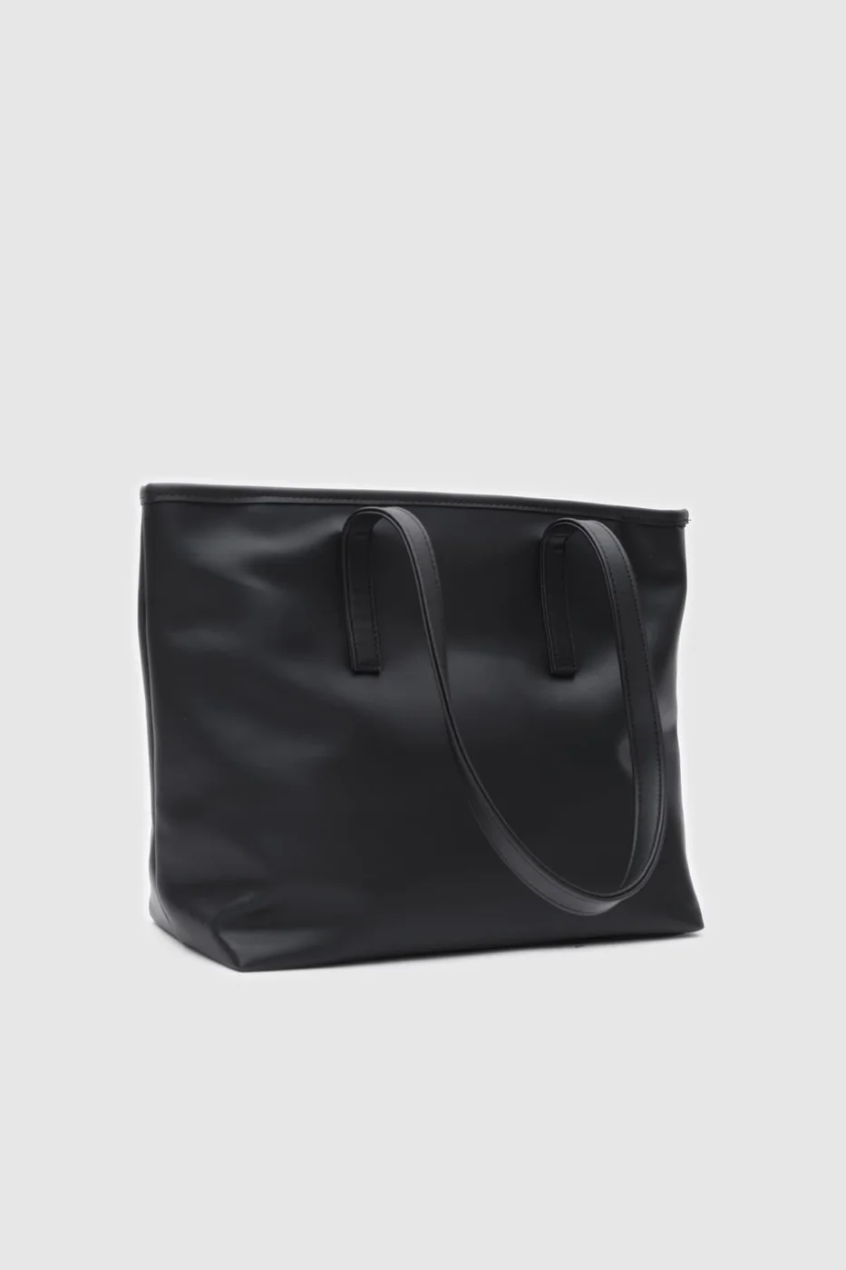 Faux leather shoulder bag for daily use in black