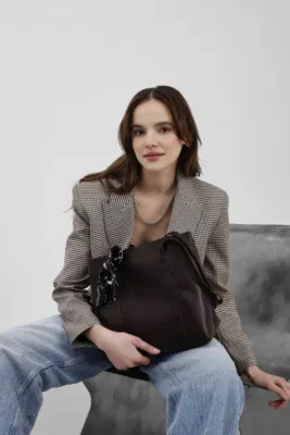 faux leather shoulder bag in dark brown
