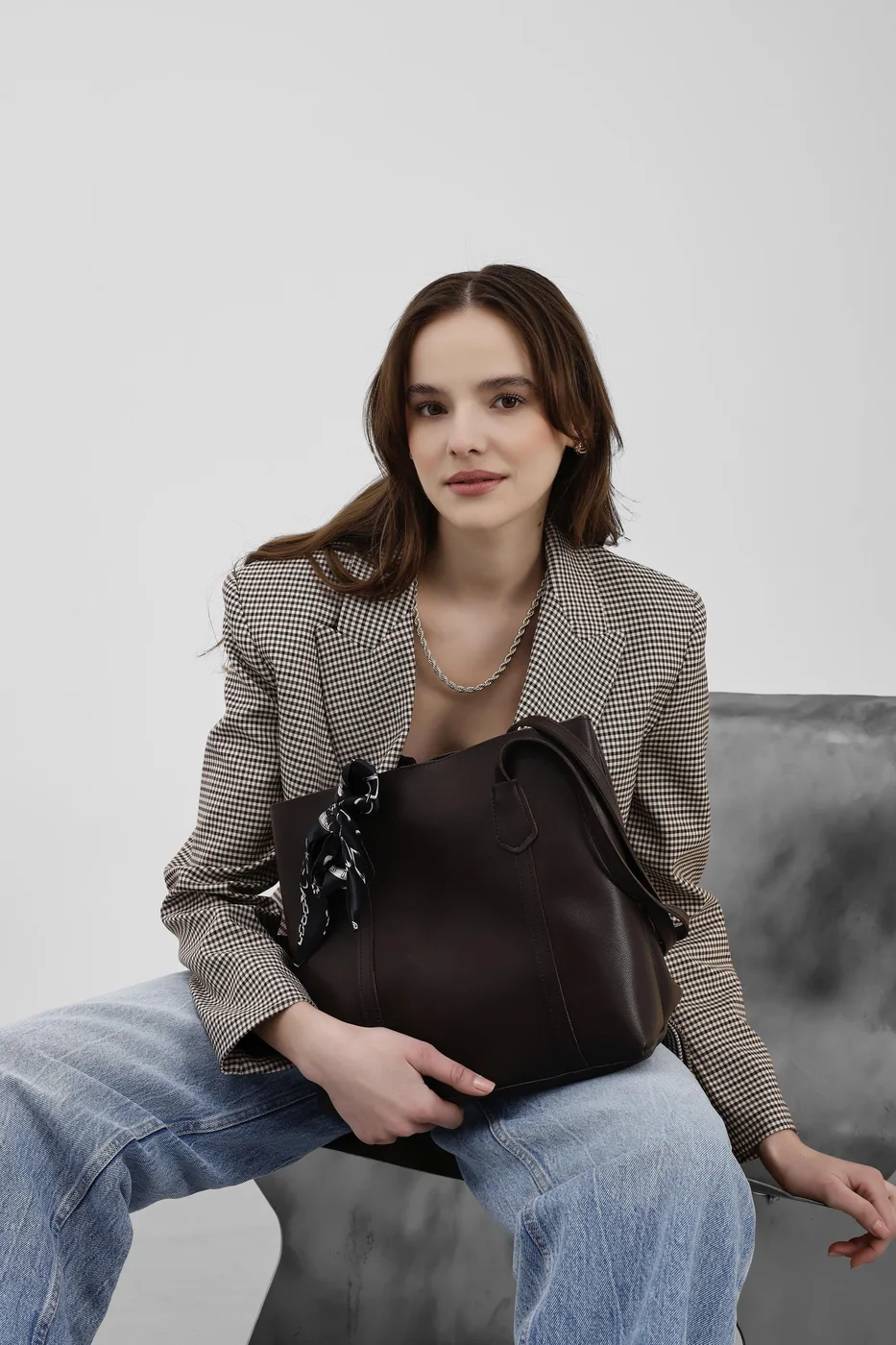 faux leather shoulder bag in dark brown