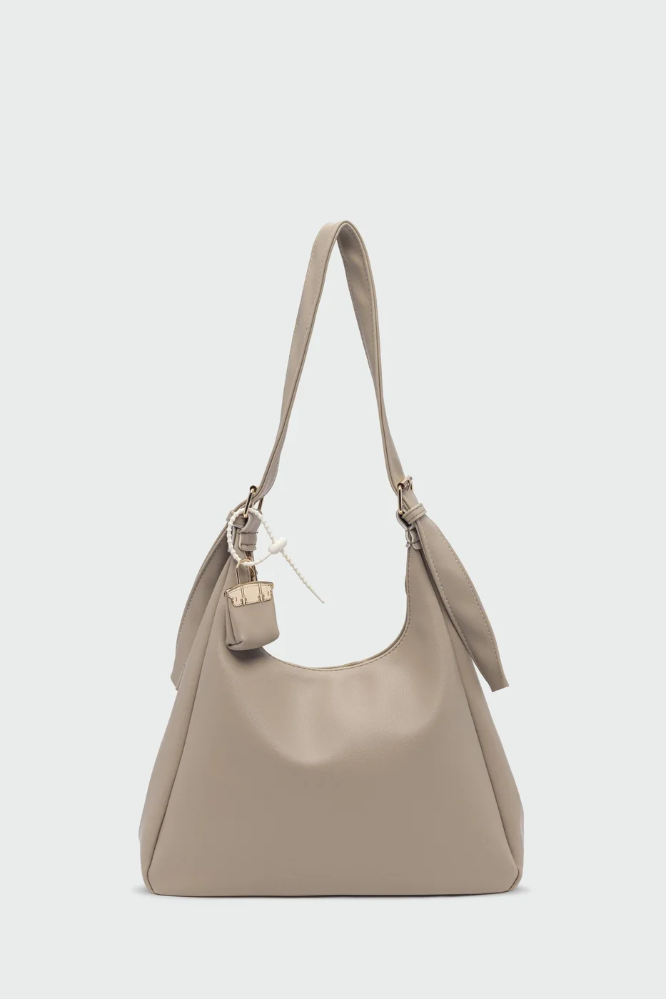 Faux leather shoulder bag for everyday use Faux leather shoulder bag for everyday use in beige