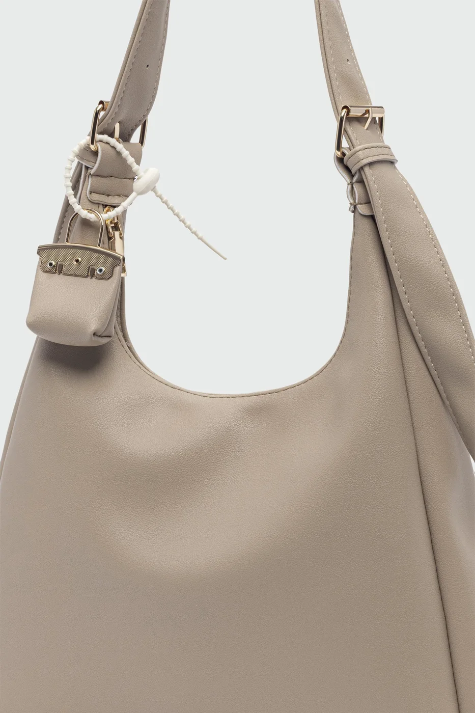 Faux leather shoulder bag for everyday use Faux leather shoulder bag for everyday use in beige