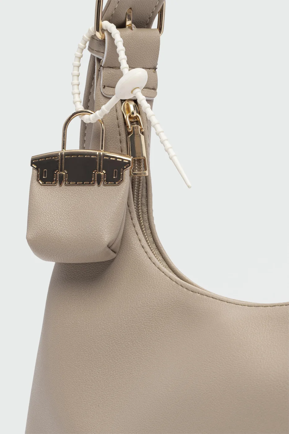 Faux leather shoulder bag for everyday use Faux leather shoulder bag for everyday use in beige