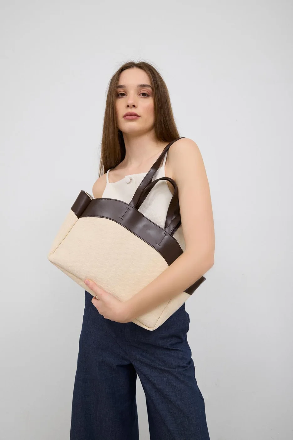 canvas shoulder bag in brown