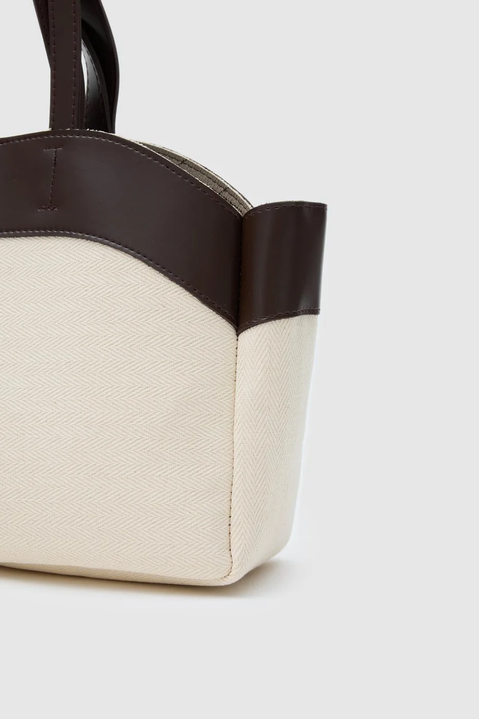 canvas shoulder bag in brown