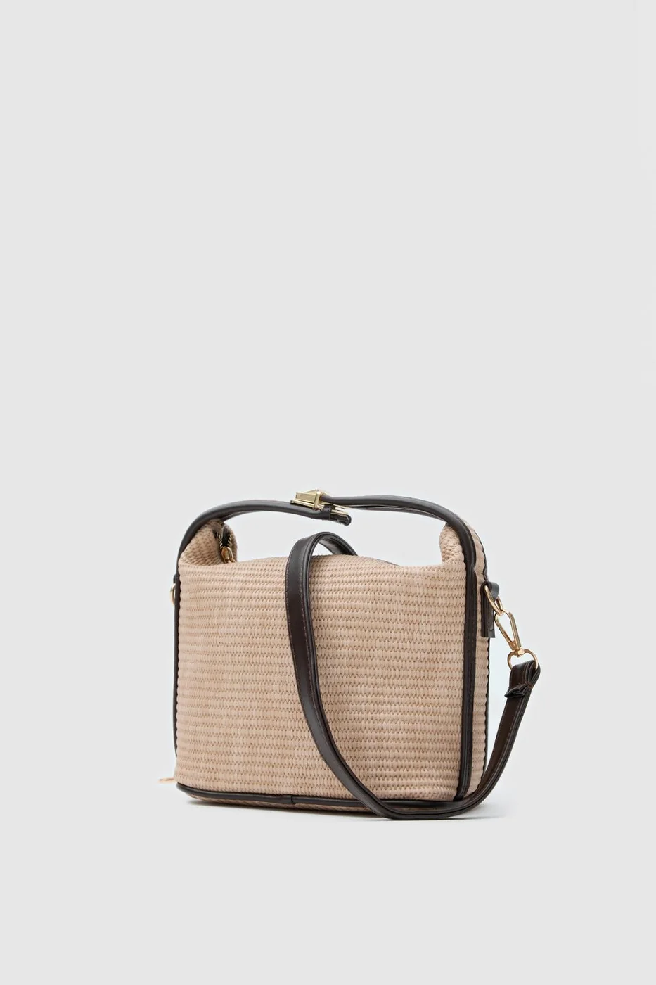 Straw crossbody bag in beige