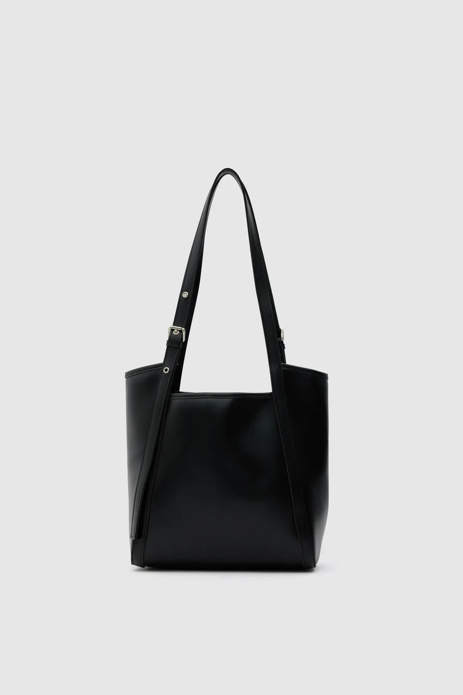 faux leather shoulder bag in black