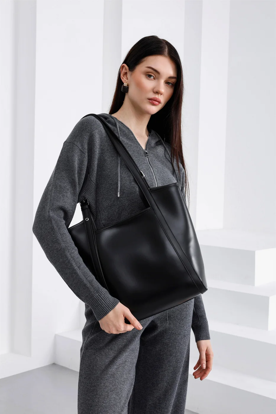 faux leather shoulder bag in black
