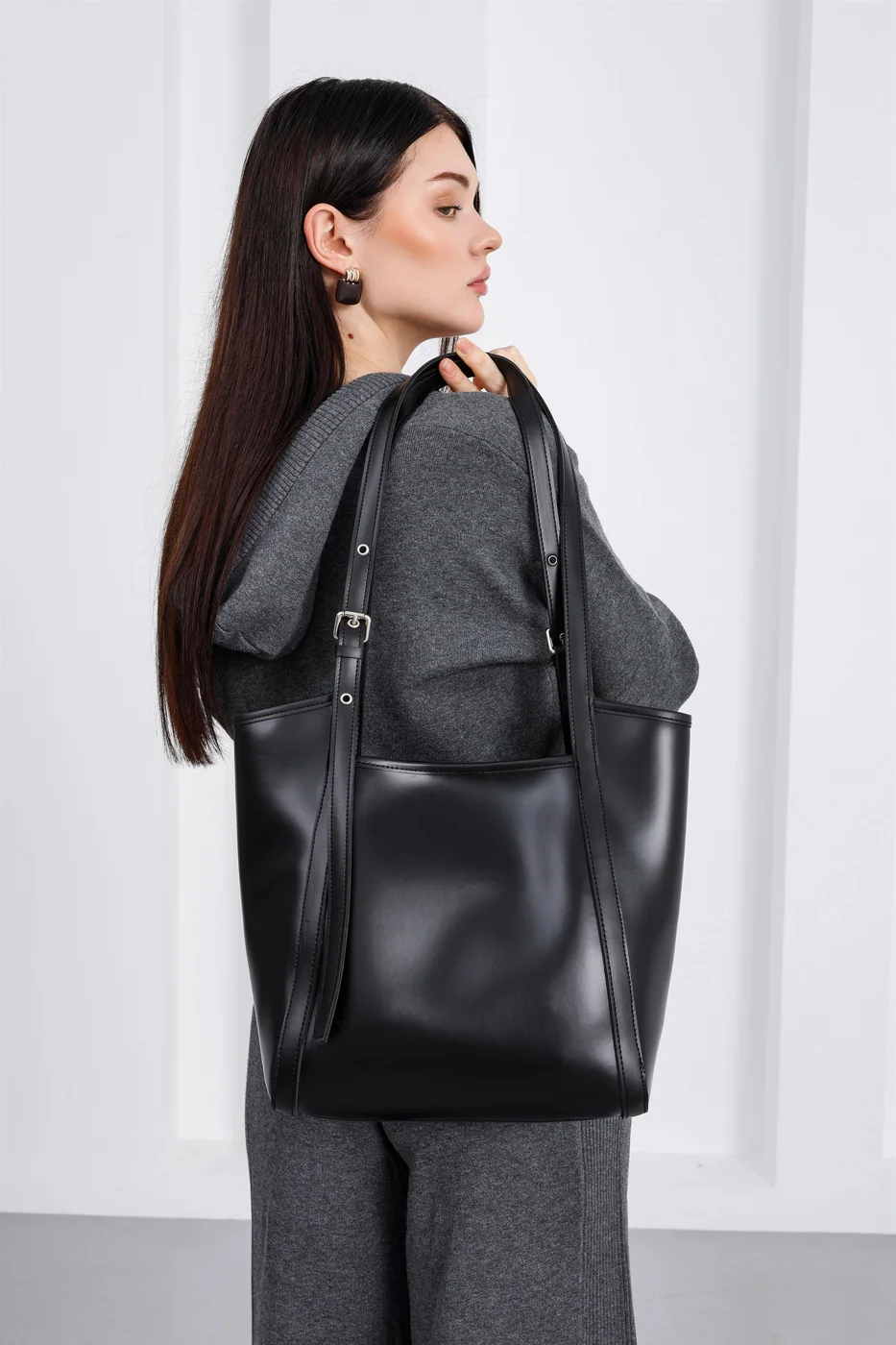 faux leather shoulder bag in black