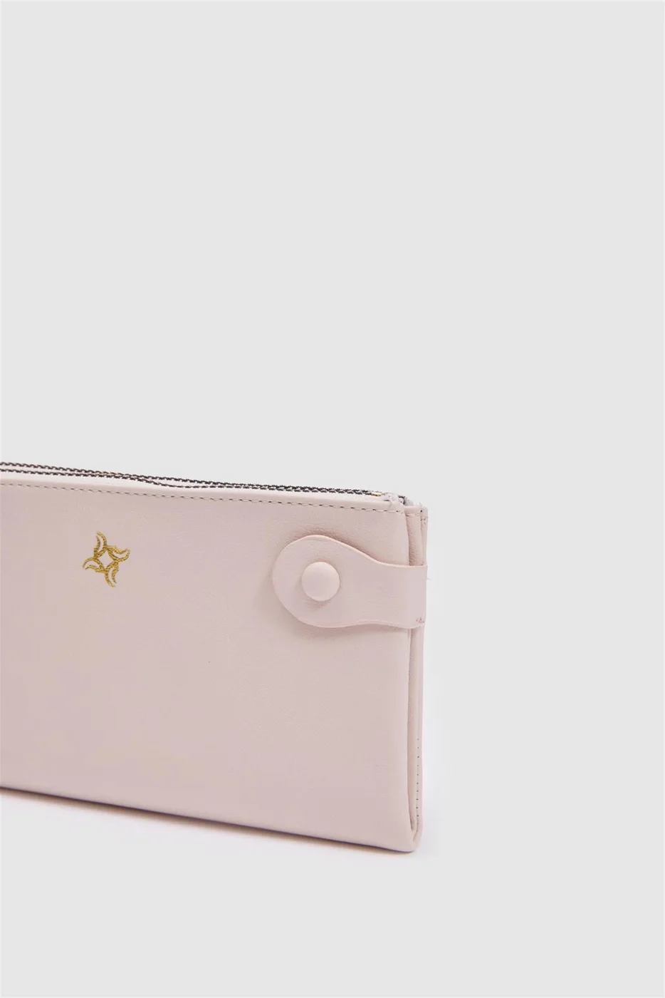 zippered wallet in stylish design