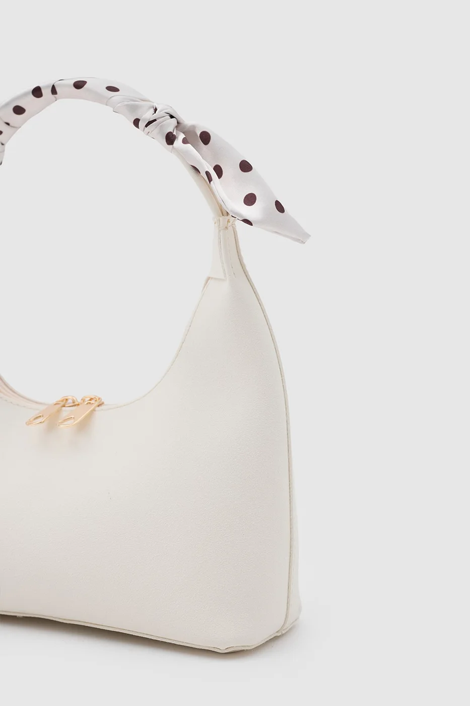 Faux leather crossbody bag with stylish design in cream